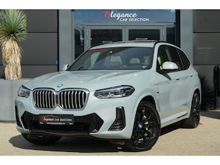 BMW X3 xDrive30e M Sport High Executive | 292 PK | PHEV | PANO | 360° Camera | Leder BMW X3 xDrive30e M Sport High Executive 292 PK Plug-in Hybrid met 2.0 viercilinder benzinemotor en automatische 8-traps transmissie, voorzien van elektrisch panoramadak, lederen bekleding, 36