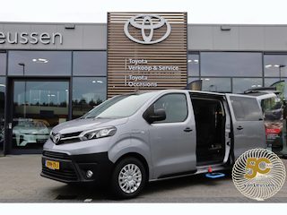 Toyota Proace Electric LONG EXTRA RANGE DYNAMIC 75KWH 8-PERSOONS ROLSTOELAUTO VERLAAGD-INBOUW-OPRIJPLAAT 2x SCHUIFDEUR