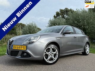 Alfa Romeo Giulietta 1.4 T Sprint Automaat | 1e Eigenaar | Navi | Clima | 17" Velgen | Alcantara | PDC | Cruise | LED | BT/USB/AUX