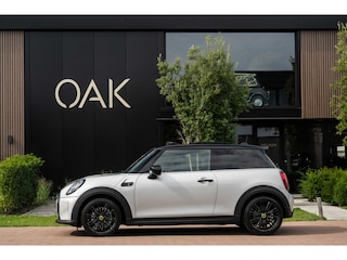 Mini Mini Classic | Navigatie | Panorama | Lounge Leder | Camera | 17"LM | White Silver