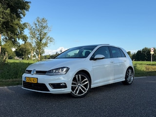 Volkswagen Golf 1.2 TSI 110pk DSG R-line | Pano | Camera | Trekhaak