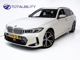BMW 3-serie Touring 330e M-Sport | Stoelverwarming | Keyless | Elec. klep | Adap. cruise | Navigatie | App. connect | 3-zone airco | Sfeerverlichting, Led