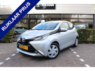 Toyota Aygo 1.0 VVT-i x-play | Rijklaar | Airco | Camera | Bluetooth | Mistlampen | NL-auto