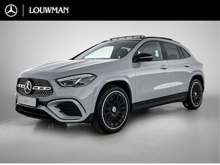 Mercedes-Benz GLA 250 e 140 Year Edition | Plus pakket | Nightpakket | Trekhaak | Panoramaschuifdak | 20” multispaaks lichtmetalen velgen | Warmtewerend, donkergetint glas |