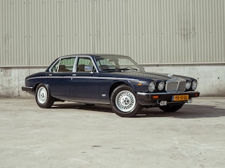 Daimler Double Six XJ12 6.0 V12 318PK (1990) | 126.752 km | NL-auto | Één van de Laatste | Schuifdak | Crèmeleder | Compl. Histori