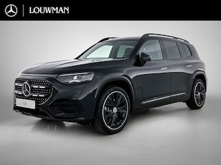 Mercedes-Benz GLB 180 Business Solution AMG 7p. | Premium pakket | Nightpakket | Verstelbare demping | Vast panoramadak | GUARD 360° | 20” multispaaks lichtmetalen AMG-velgen | Massage functie | Warmtewerend, donkergetint glas |