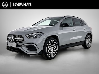 Mercedes-Benz GLA 250 e 140 Year Edition | Plus pakket | Noghtpakket | Trekhaak | Panoramaschuifdak | 20” tien-dubbelspaaks AMG velgen | Warmtewerend, donkergetint glas |