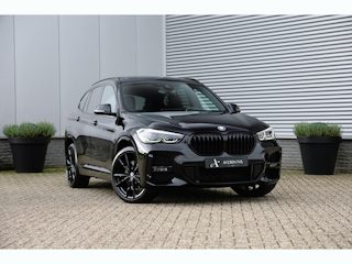 BMW X1 xDrive25e 220pk M-Sport Black Edition Pano|Trekh|H&K|HUD|Leder|Stuurvw