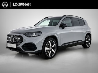 Mercedes-Benz GLB 200 Business Solution AMG 7p. 58 kWh | Premium plus pakket | Nightpakket | Parkeerpakket | Trekhaak | 	Vast panoramadak | GUARD 360° | Massage functie | Burmester Surround Sound systeem | 19” vijfspaaks lichtmetalen AMG-velgen |