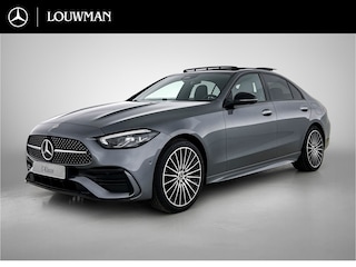 Mercedes-Benz C-klasse 300 e 140 Years Edition | Comfortpakket Plus | Nightpakket | Winterpakket | Parkeerpakket met 360°-camera | Panoramaschuifdak | 360° camera | Warmtewerend, donkergetint glas | 19" multispaaks lichtmetalen AMG-velgen |
