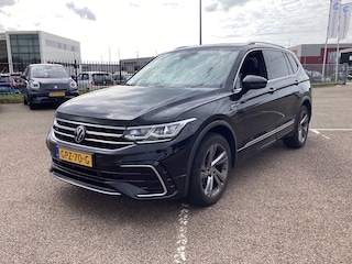 Volkswagen Tiguan 1.5 TSI 150 pk R-Line Business 7pers. 7-DSG | Trekhaak wegklapbaar |  Apple Carplay | Stoel\stuur verwarming |