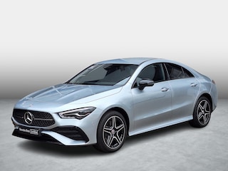 Mercedes-Benz CLA 250 e Star Edition AMG | Night Pakket | Dodehoekassistent | Apple CarPlay | Android Auto | Sfeerverlichting | Stoelverwarming | Parkeersensoren | Achteruitrijcamera | Elektrisch Inklapbare Buitenspiegels