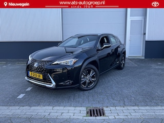 Lexus UX 250h Luxury Line | Stoelverwarming | Parkeersensoren V+A | Apple/Android navigatie | Dodehoekdetectie |
