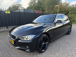 BMW 316i Upgrade Edition Leer/Navi/Cruise/PDC