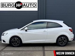 Seat Ibiza 1.2 Style 3 deurs - ECC - CRUISE CONTROLE - LM VELGEN - EL. RAMEN + SPIEGELS - CPV - RADIO/CD MP3 - ESP - LEDER STUUR - GETINT GLAS - APK TM 12-06-2027 -