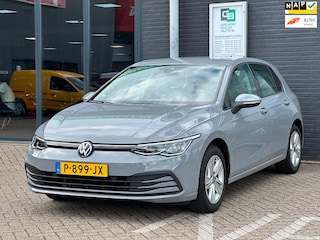 Volkswagen Golf 1.0 eTSI Life /DIGTAAL Cockpit/CARPLAY/SFEERVERLICHTING/NETTE STAAT!!