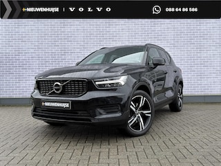 Volvo XC40 T3 R-Design Aut | Trekhaak | Stoel- en Stuurverwarming | Achteruitrijcamera | Parkeersensoren Voor en Achter | 19 Inch Velgen | Voorruitverwarming | Getint Glas | Keyless | Navigatie | Apple Carplay / Android Auto | Nubuck Bekleding |
