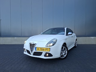 Alfa Romeo Giulietta 1.4 T Distinctive | Schuifkanteldak | Goed onderhouden | Half lederen bekleding | Cruise control |
