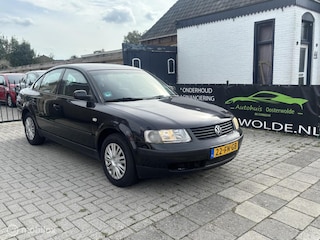 Volkswagen Passat 1.8-5V Clima | trekhaak | cruise | nw apk