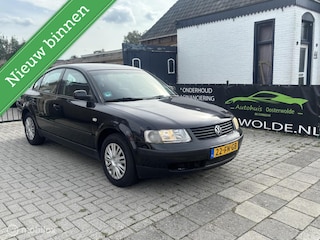 Volkswagen Passat 1.8-5V Clima | trekhaak | cruise | nw apk