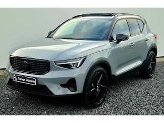 Volvo XC40 2.0 B3 Ultra Black Edition Panoramadak - 360 Camera - 19 Lichtmetalen wielen - Lounge-pakket - Harman Kardon Audio - Alarm - Climate - Privacy Glass – R980 Interieur – Power seats bestuurder memory - Two Tone – Full led koplampen