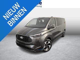 Ford Transit Custom 320 2.5 PHEV L2H1 Sport DC met o.a. uniek sport interieur, 19 inch lichtmetalen velgen, een trekhaak, een achteruitrijcamera en verwarmbare voorstoelen en stuurwiel
