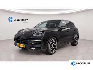 Porsche Cayenne 3.0 E-HYBRID 469PK / NAVI / LEDER / CLIMA / LED-MATRIX / 1E EIGENAAR / ORG. NL / BTW AUTO / PANO. DAK / 22" LMV / SOFT-CLOSE / SPORT CHRONO / BOSE / ACHTERASBESTURING / RACE-TEX CARBON STUURWIEL / SPORT UITLAAT !!