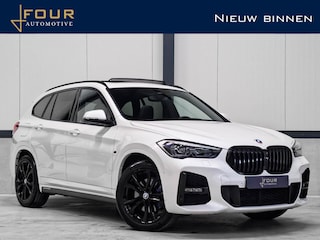 BMW X1 xDrive20i M Sport | Trekhaak 2000kg | Panoramadak | Uniek! | Extreem netjes! |