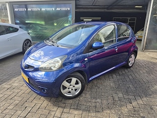 Toyota Aygo 1.0-12V Sport | 2E EIGENAAR | 3/6 OF 12MND GARANTIE | AIRCO | NW APK | ELEC PAKKET | LMV |