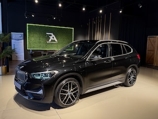 BMW X1 xDrive25e High-Exe Camera|Leer|LED|220pk 2021 Zwart Metallic