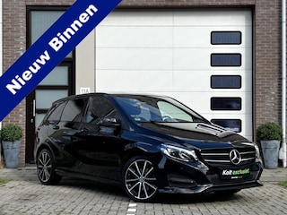 Mercedes-Benz B-klasse 180 Business Solution AMG Upgrade Edition | Airco | Navigatie | Achteruitrijdcamera | Sport Int | 18" AMG Velgen | Wegklapbare Trekhaak | 1e Eigenaar!