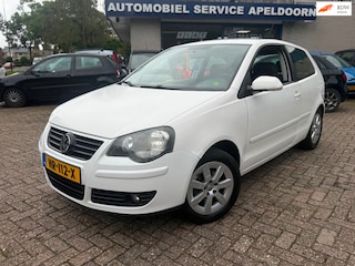 Volkswagen Polo 1.2 Trendline * NW. APK*AIRCO*TREKHAAK*ELEKTR. RAMEN*STUURBEKR. *