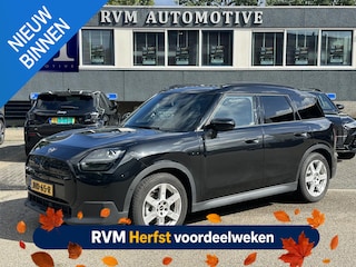 Mini Countryman E Blackyard 66.5 kWh SOH 100% | VAN: € 37.900,- VOOR: € 35.877,- UW HERFSTVOORDEEL: € 2.023,- | HEAD UP DISPAY | ACHTERUIT RIJ CAMERA | STOELVERWARMING | FABRIEKS GARANTIE 10-2028