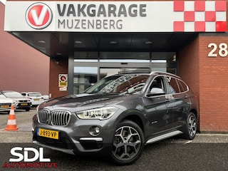 BMW X1 xDrive20i Executive // PANO / SCHUIF- KANTELDAK // NAVI // PDC V+A // CRUISE // TREKHAAK // ELEK. ACHTERKLEP //