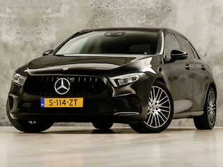 Mercedes-Benz A-klasse 200 AMG Sport 163Pk Automaat (PANORAMADAK, APPLE CARPLAY, GROOT NAVI, SFEERVERLICHTING, CAMERA, SPORTSTOELEN, LEDER, GETINT GLAS, STOELVERWARMING, NIEUWSTAAT)
