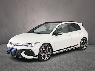 Volkswagen Golf 2.0 TSI GTI Clubsport Edition 50 325pk DSG Automaat, Panoramadak, Lederen bekleding, Akrapovic, 360 camera, Head up display, Matrix LED koplampen, Dodehoeksensoren, Parkeersensoren, Navigatie, App-connect