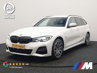 BMW 3-serie Touring 320e xDrive M Sport PHEV Dealer O.H. | Camera | Alcantara Sportstoelen & Stuur Verwarmd | Sfeerverlichting | Keyless | Blis | Apple Carplay | Navigatie | DAB | 18"L.M | Plug In Hybrid |