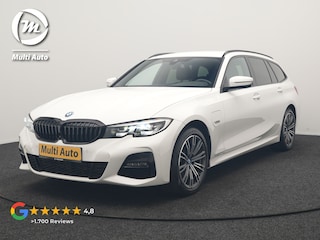 BMW 3-serie Touring 320e xDrive M Sport PHEV Dealer O.H. | Camera | Alcantara Sportstoelen & Stuur Verwarmd | Sfeerverlichting | Keyless | Blis | Apple Carplay | Navigatie | DAB | 18"L.M | Plug In Hybrid |