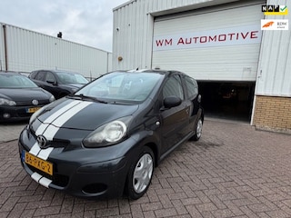 Toyota Aygo 1.0-12V Aspiration Red Navigator