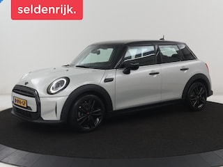 Mini Cooper 5-Deurs 1.5 Business Edition | Leder | Cruise control | Head-up | Camera | Park assist | Carplay | Climate control | 17" velgen