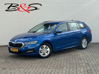 Skoda Octavia Combi 1.0 e-TSI Ambition Automaat ElectrTrekhaak Clima Carplay Navi Digitaal Dash Sfeerverlichting All-Season banden