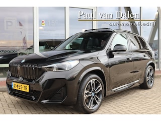BMW iX1 (u11) XDRIVE30 313PK M-SPORT SHADOW LINE Panodak | Trekhaak | Navi | Adapt.Onderstel | Comfort Acces | Head Up | Harman Kardon | 19 Inch Lm |