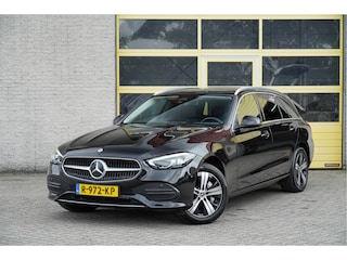 Mercedes-Benz C-klasse Estate 300 e 204PK! Automaat Luxury Line Limited BJ2022 Lmv 17" | Led V+A | Pdc | Elek. achterklep | Achteruitrijcamera | App-Connect | Navi | Virtual cockpit | Sfeerverlichting | Cruise control | Verwarmde voorstoelen | Nw-model! | SoH 94.6% + 2 laadkabels!