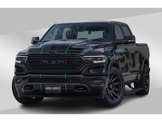 Dodge Ram LIMITED 5.7 V8 HEMI | TOP STAAT | BOM VOL | HUD | LUCHTVERING | STRIPING | BREDE WIELEN | OPEN UITLAAT KLEP | ADAPTIVE | PANO | DC | CREW CAB | DUBBELE CABINE | 5 PERSOONS |