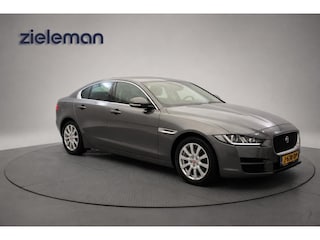 Jaguar XE Sedan 2.0t Pure Automaat - Navi, Camera, Leer, Stoelverw.