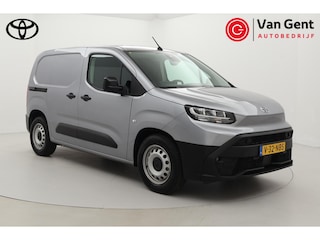 Toyota Proace City Challenger 50 kWh | Apple Carplay / Android Auto | Parkeersensoren achter | Camera | Bestuurdersstoel verwarmd | Stuurwiel verwarmd | LED koplampen | Cruise Control | Airco | 3-zits | Betonplex |