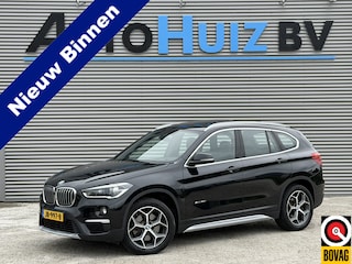 BMW X1 sDrive20i xLine Leder Panoramadak HiFi Pakket Head-Up Display PDC Afn. Trekhaak Sportstoelen 4S Banden