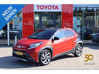 Toyota Aygo ENVY 5-DRS AUTOMAAT TREKHAAK CLIMA AD-CRUISE NAVI JBL-AUDIO APPLE/ANDROID CAMERA