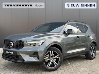Volvo XC40 2.0 B4 Plus Dark Elektr. stoelverstelling / Harman Kardon Audio / Trekhaak/ Keyless Drive / Verw. voorruit / Stoel- en stuurverw. / Adapt. Cruise / BLIS