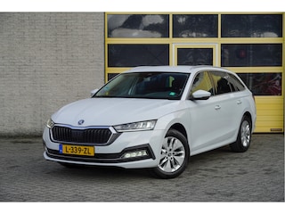 Skoda Octavia Combi 1.0 TSI Business Edition BJ2021 Lmv 16" | Led V+A | Dynamische knipperlichten | Pdc | Trekhaak | Elek. achterklep | App-Connect | Navi | Sfeerverlichting | Climate control | Cruise control | Extra getint glas